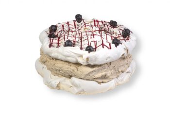 TORT BEZOWY WIŚNIOWO – KAWOWY